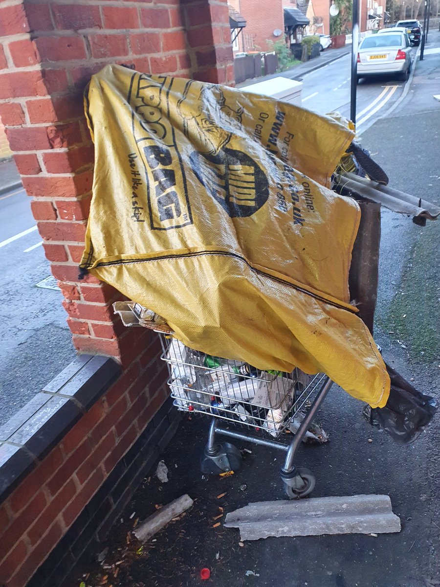 TorBearTor's tweet photo. I reported flytipping in Beckton last week,been there since before Sept. I've reported on #LoveCleanStreets app, email i received says it's been removed BUT IT HASN'T! It's not just ugly, it's dangerous! #flytippingnewham #newhamflytippong @NewhamLondon @rokhsanafiaz @JamesAsser https://t.co/GZfOGYvYZz