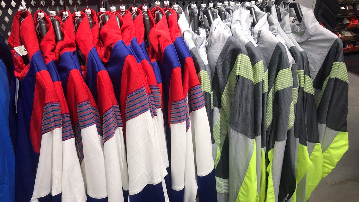 ぺーぺー در توییتر 12 15 多摩南大沢 Nike ナイキ ナイキアウトレット クロットコラボ ジャージ生地は13 999 ナイロンは7 999 上下セットでのプライス