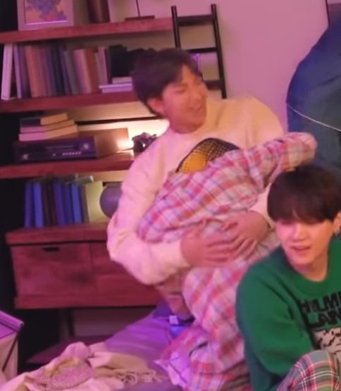 minimoniful's tweet photo. jimin: *aggressively clings to joon* https://t.co/uVGJekiVPV