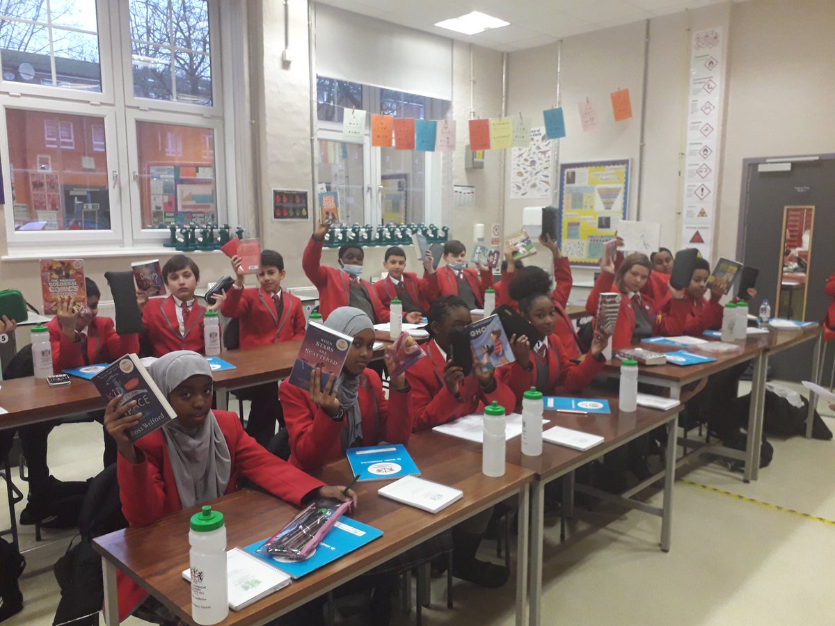 COLA_Highgate's tweet photo. Some ACS highlights from last week #COLAHH #EquipmentCheck #CelloLesson #Focused #ChristmasTree https://t.co/vlaQzvgui5