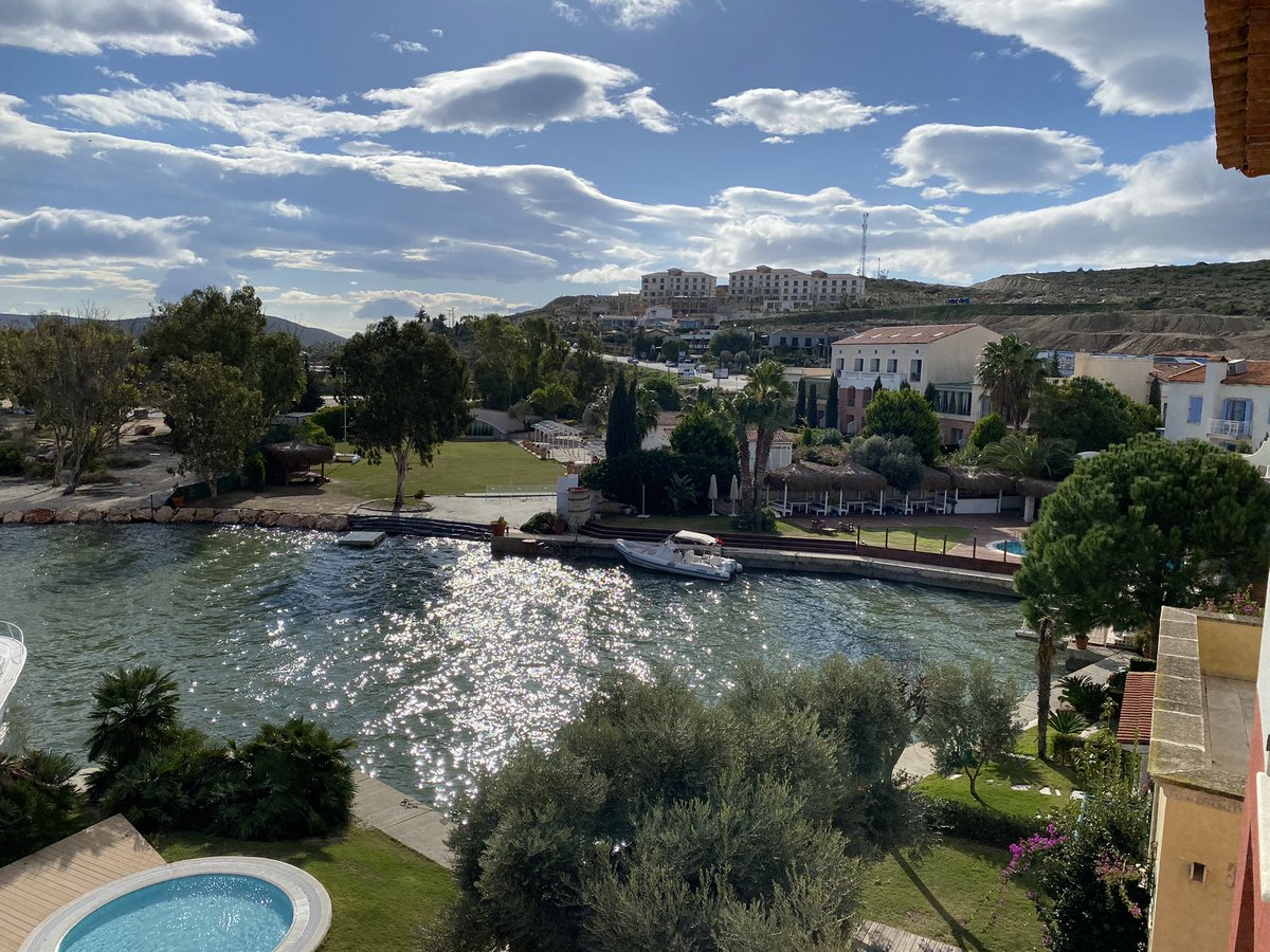 zeybekozan's tweet photo. Alaçatı’da yağmur gitti ve havada miras olarak müthiş koku bıraktı. #alaçatı #alacati #çeşme #cesme #izmir #holiday #vacation #turizm #tourism #turkey #sun #clouds #rain #summer #winter #autuum #spring #cannes #story #memory #marka #vibes #project #newyear #life #live #health #ok https://t.co/DeNnYmlxco