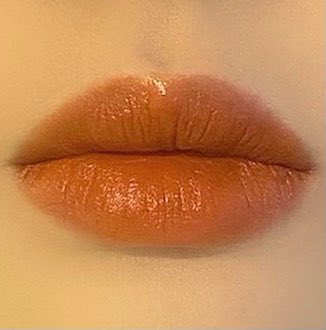 chompootwr's tweet photo. อันนี้ดี ปังมาก ลิปซอฟท์แมทเนื้อนุ่ม สีสวยม๊ากกกก😍AR MY ID LIP BAR เบาสบายปากสุด เม็ดสีชัดมากแม่!! กลบสีปากมิด ทาง่าย ชุ่มชื้นปากด้วย มีวิตามินEและดอกคาโมมายล์บำรุงปาก 2in1ไปเลยทาได้ทั้งแก้มและปาก ราคาแค่99฿เอง พิกัด:7-11 #ARเข้าถึงทุกความสวย #Lipbar #รีวิวเซเว่น #ชมรีวิว https://t.co/6H4tDsvjmA