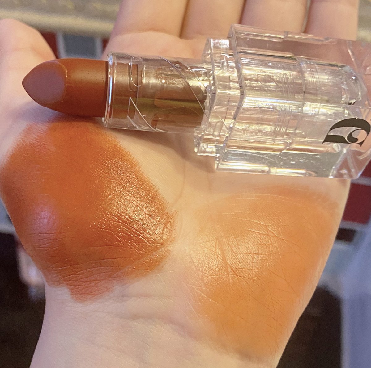 chompootwr's tweet photo. อันนี้ดี ปังมาก ลิปซอฟท์แมทเนื้อนุ่ม สีสวยม๊ากกกก😍AR MY ID LIP BAR เบาสบายปากสุด เม็ดสีชัดมากแม่!! กลบสีปากมิด ทาง่าย ชุ่มชื้นปากด้วย มีวิตามินEและดอกคาโมมายล์บำรุงปาก 2in1ไปเลยทาได้ทั้งแก้มและปาก ราคาแค่99฿เอง พิกัด:7-11 #ARเข้าถึงทุกความสวย #Lipbar #รีวิวเซเว่น #ชมรีวิว https://t.co/6H4tDsvjmA