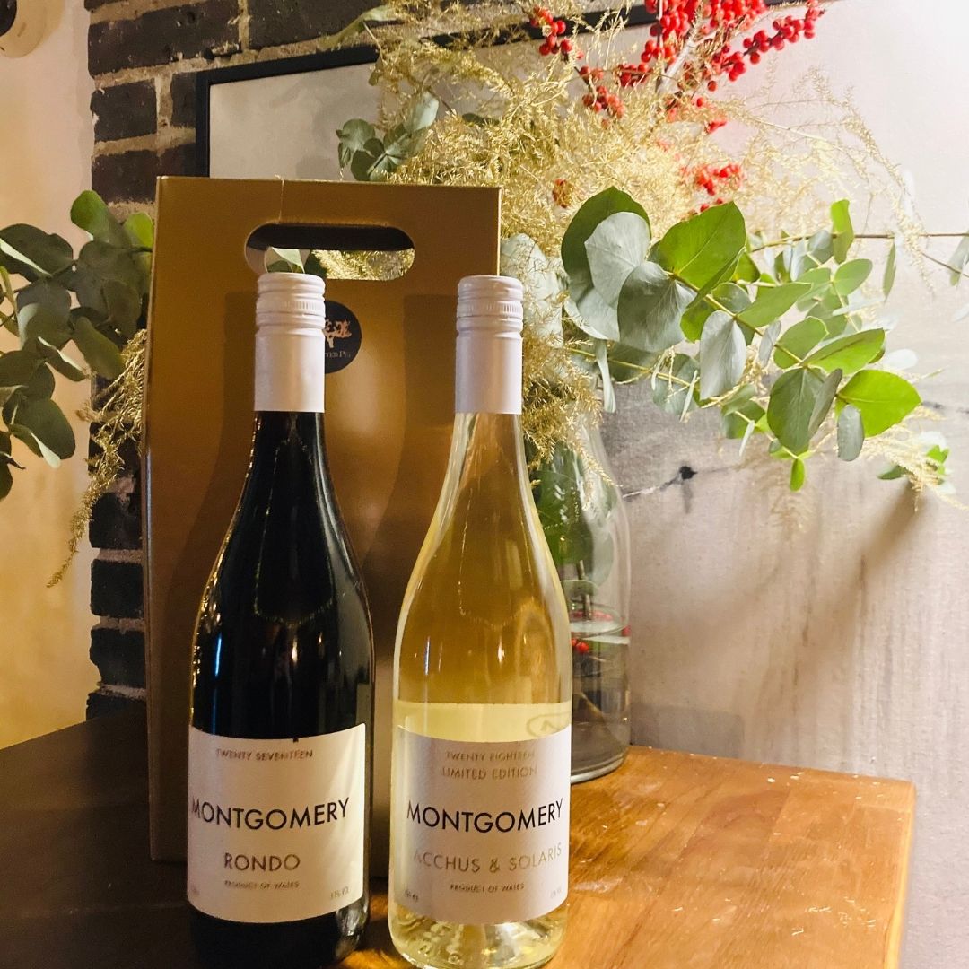 If your in town doing last minute Christmas shopping don't forget we are open 11am-6pm Monday - Friday for all of your Wine cravings! All wines from our beautifully crafted list are now available at retail prices 🍷
.
.
.
#wine #christmaswine #wineshop #onestopwineshop #presents