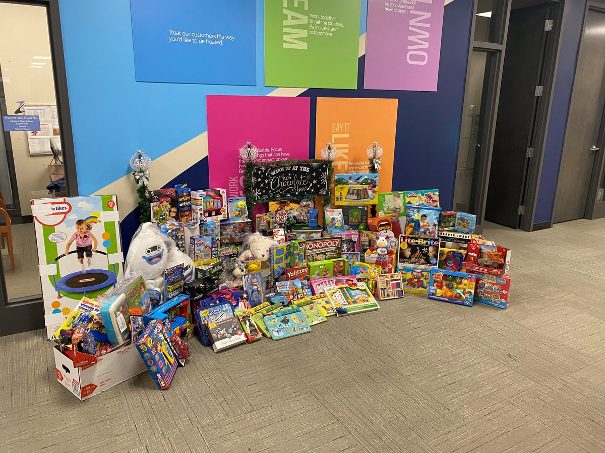 jodeeheard's tweet photo. @ToyMountain #COVID19 can't stop the team @trimark1975 - we collected over 100 toys in the hopes of bringing some holiday magic to families in need. https://t.co/09mudmAbgQ