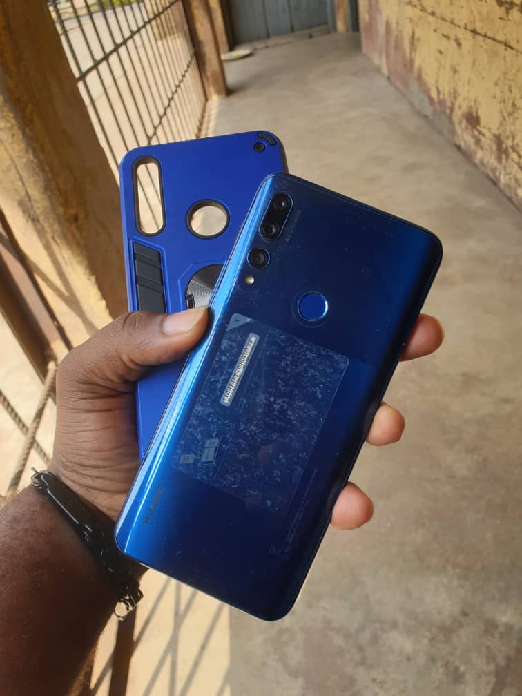 UglyElvis's tweet photo. Fairly Used Huawei Y9 Prime for sale

@ 75k

Shikeni money.. 

Phone wey clean die!!! 

This is an Xmas Bonanza

Please RT my customer is on your TL https://t.co/AlnNMitUqa