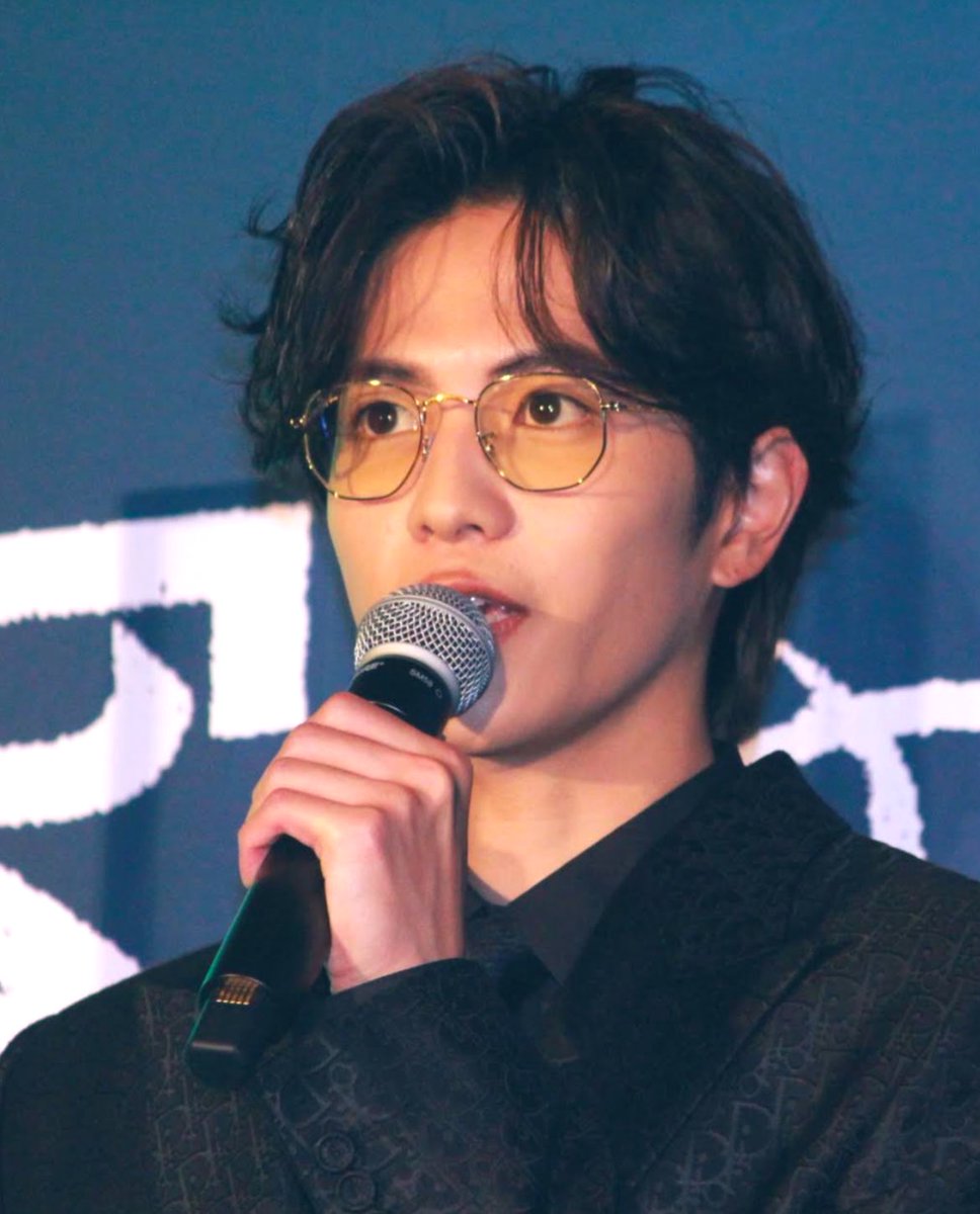 junchanonemu's tweet photo. ふぁ𓂃 𓈒𓏸◌好きすぎるʚ🥺ྀིɞ  ▲▼

#志尊淳 👓
#さんかく窓の外側は夜 https://t.co/DNKZPaOkC4