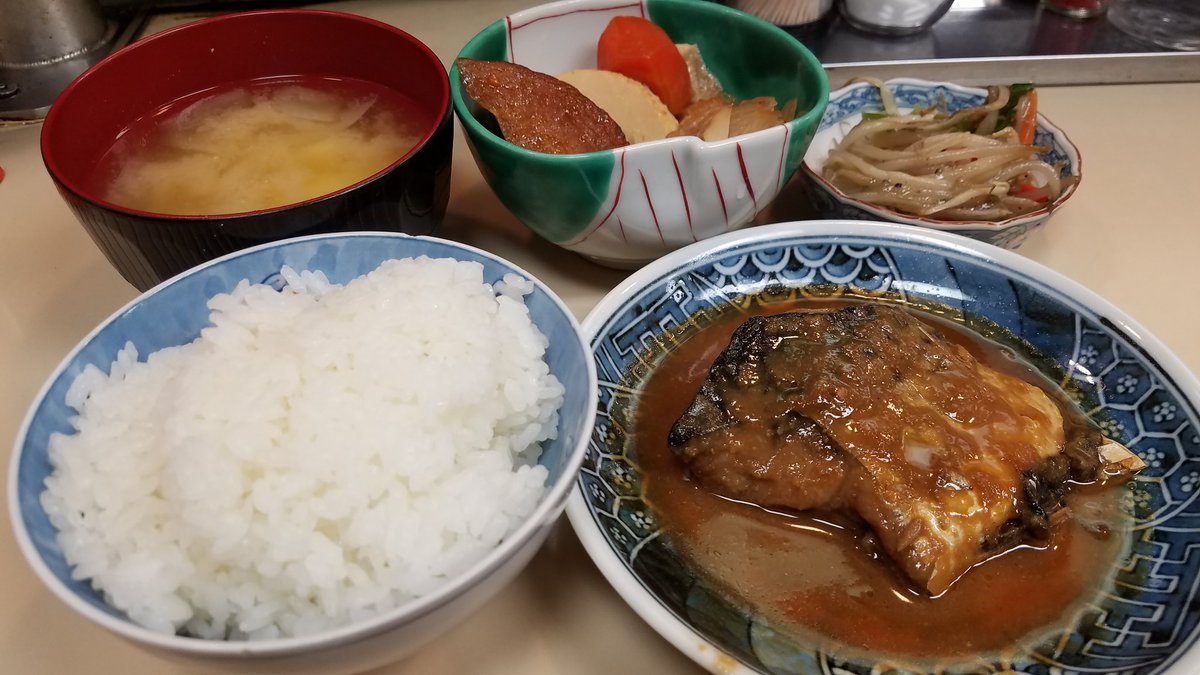 新宿ゴールデン街bot Rt Masa Katahage 火曜bar店主 新宿ゴールデン街 1番街ピンクドアから2f Doco オープンしました 酔い夜まで 出勤前の鯖味噌煮定食さいこうしかない 歌舞伎町 ひょっとこ T Co W2d6i9cwni