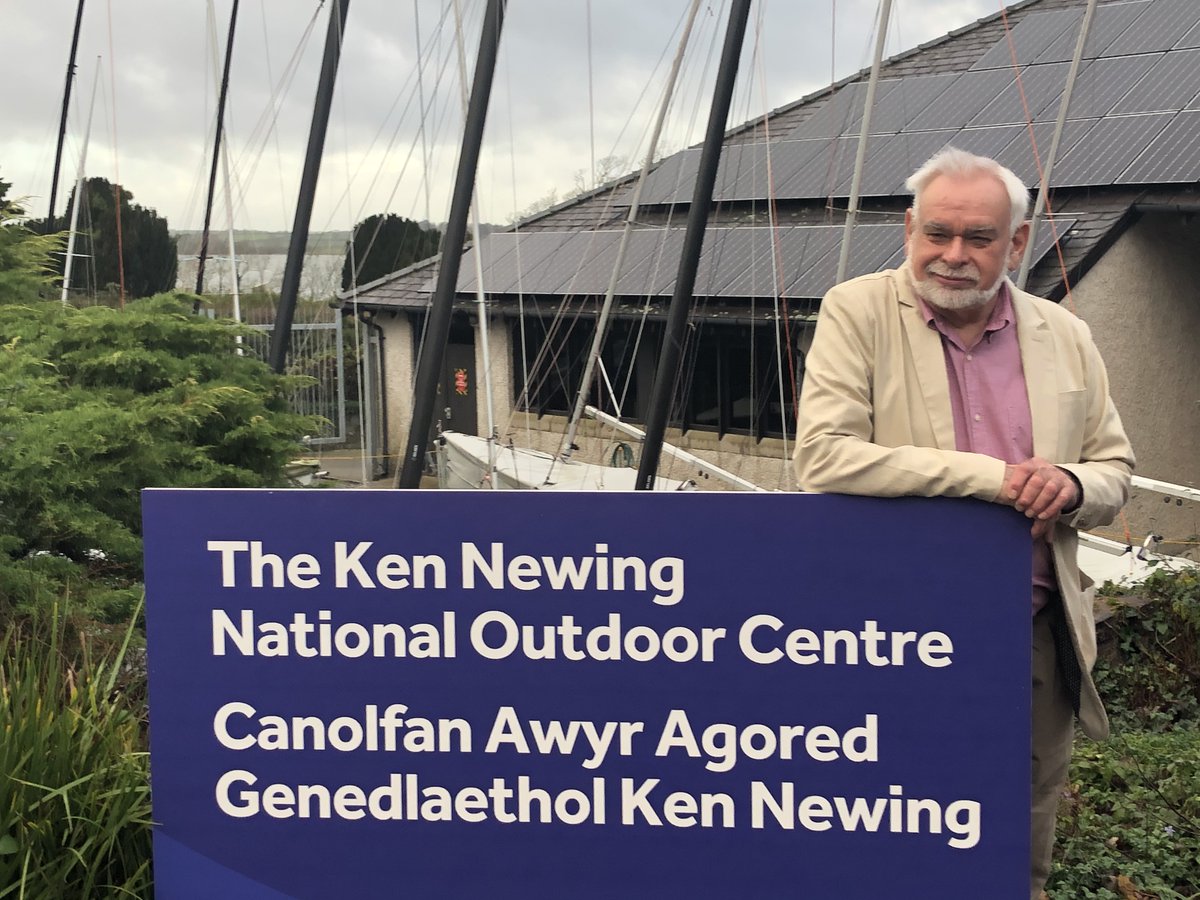 RYACymruWales's tweet image. Mae Gerwyn wedi bod draw yn @plasmenai bore 'ma yn cael ei gyfweld ar @BBCRadioCymru ynglyn ag enwi'r ganolfan ar ol 'Mr. Clwb Hwylio y Felinheli' - Ken Newing! Cliciwch y linc isod ac ewch i 1 awr a 25 munud i glywed yr hanes! 

bbc.co.uk/sounds/play/m0…

@LottoGoodCauses