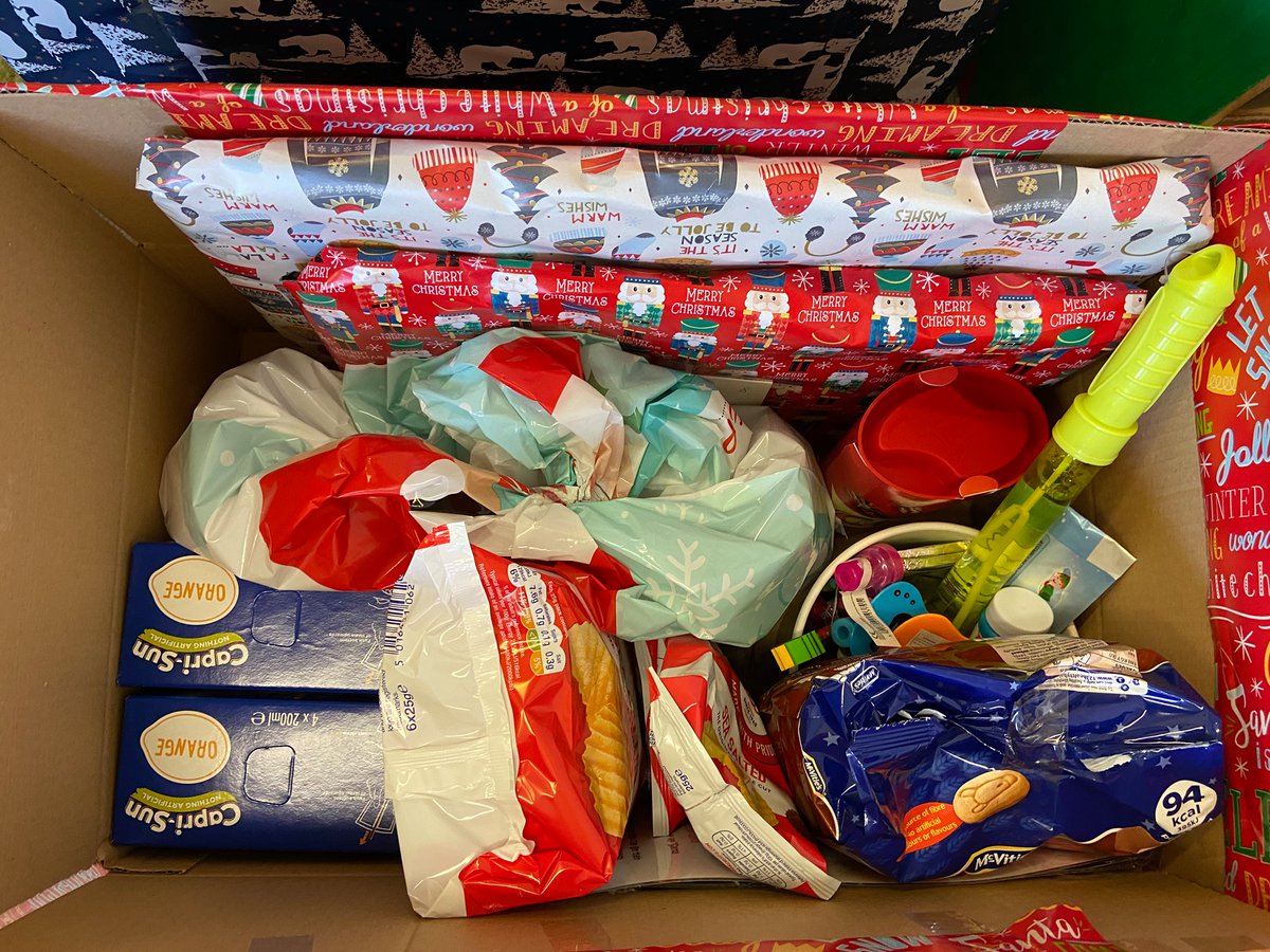 StJamesSchoolGY's tweet photo. Our pupils have been fantastic at adapting to all of the changes that Covid-19 has brought this term. But what a special way for them to be able to end the term. Enjoying a Christmas party in a box in their class bubbles all courtesy of the #FriendsofStJames #ChristmasatStJames https://t.co/eWZ5IUZdSH