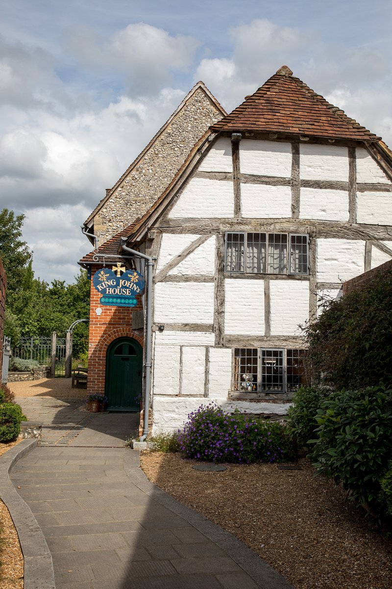 KingJohnsHouse's tweet photo. Something amazing happens when you walk through @kingjohnsgarden? You travel through nearly #800YearsOfHistory passing the 13th Century house and 16th Century cottage. #DiscoveringKJH #NoTardisNeeded. More to do in the Test Valley @moreTestValley @Visit_Romsey @VisitTestValley https://t.co/lbkTiT2kVd