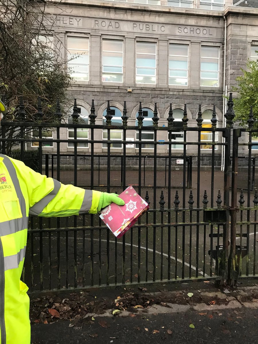 GaynorPurdie's tweet photo. A great morning delivering a Co-op Xmas thank from Aberdeen's Union St store  to local workers and charities #coop #cfine #clan #itshwhatwedo https://t.co/4XWnxZMPzG