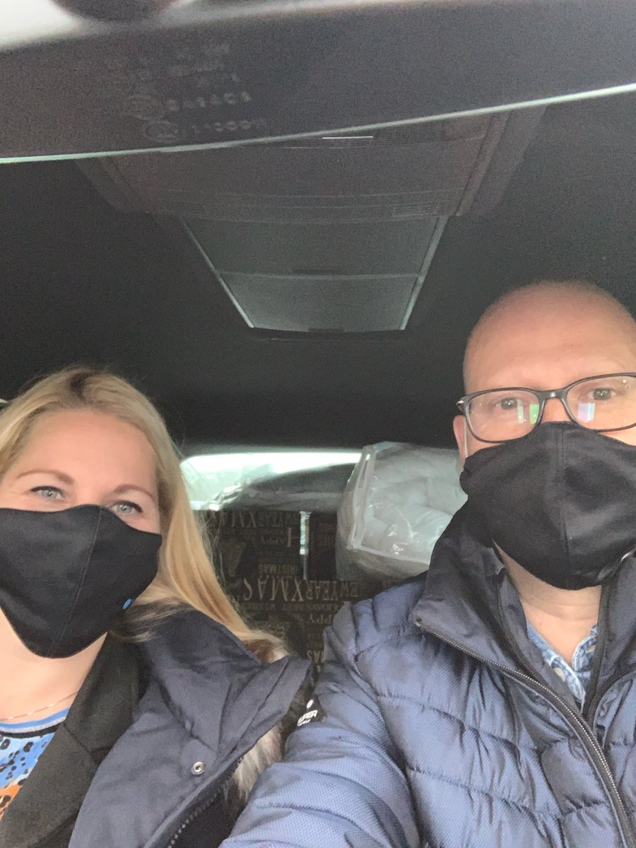 Transvenlo's tweet image. Bijzonder dankbaar om namens @kidzbase kinderen blij te mogen maken met een prachtig Kerstpakket.