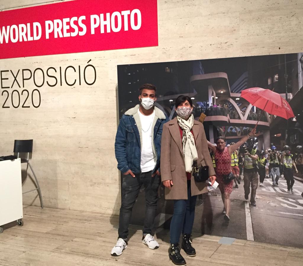 PuntReferencia's tweet photo. Les parelles de #mentoriasocial del #ProjecteAtenea ja estan coneixent-se i compartint les primeres trobades. La visita a l'exposició World Press Photo ha estat un inici especial per elles!🙂📸
Moltes gràcies @cececebe per aquesta oportunitat única! https://t.co/cx6uHcoxhu