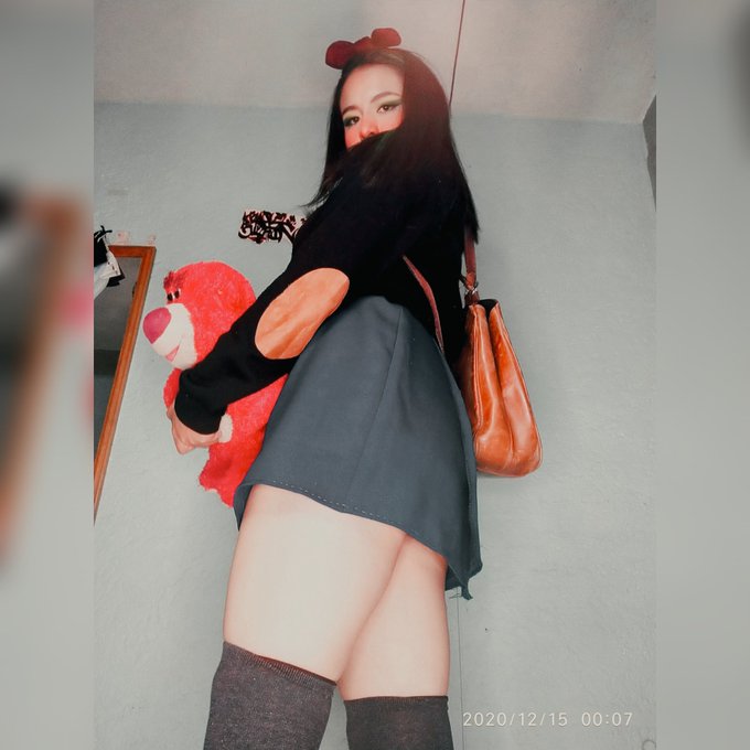 Me amar&iacute;as sabiendo que me gusta usar uniforme? https://t.co/mhEtjKGDEG