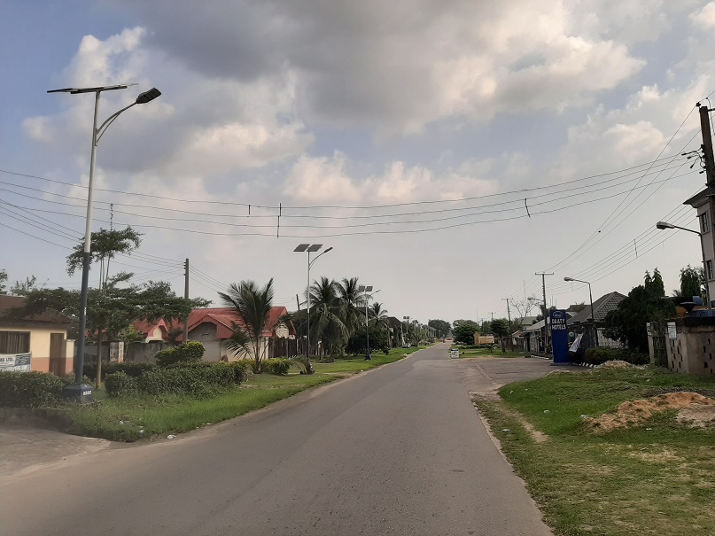 Another award by  @NDDCOnline for solar street lights with reinforced concrete plinth@Ewet Housing&Shelter Afriq. Est, Akwa Ibom to M/S Roses Regency Accom. Ltd was executed with irregularities as ₦88.7m was unaccounted forWe urge  @ICPC_PE to recover this fund #NigerDeltaMoney