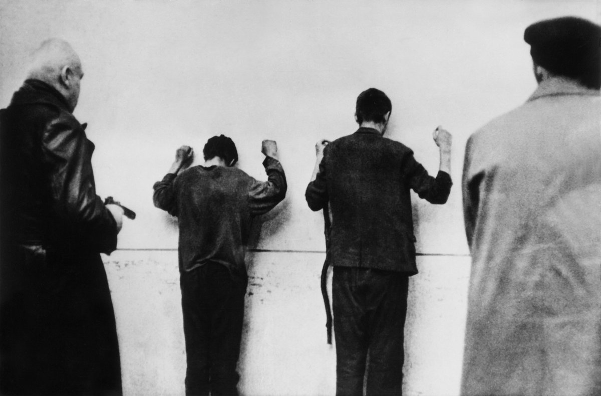 Liberating_UK's tweet photo. Last day to watch the film Diamonds of the Night (Jan Němec, 1964), courtesy of Second Run. Available 8th-15th Dec. 
For link to film send message 'RSVP Diamonds' to info@liberatingcinema.org.uk
#liberatingcinema #launch #workshop https://t.co/ycZObL2fQ3