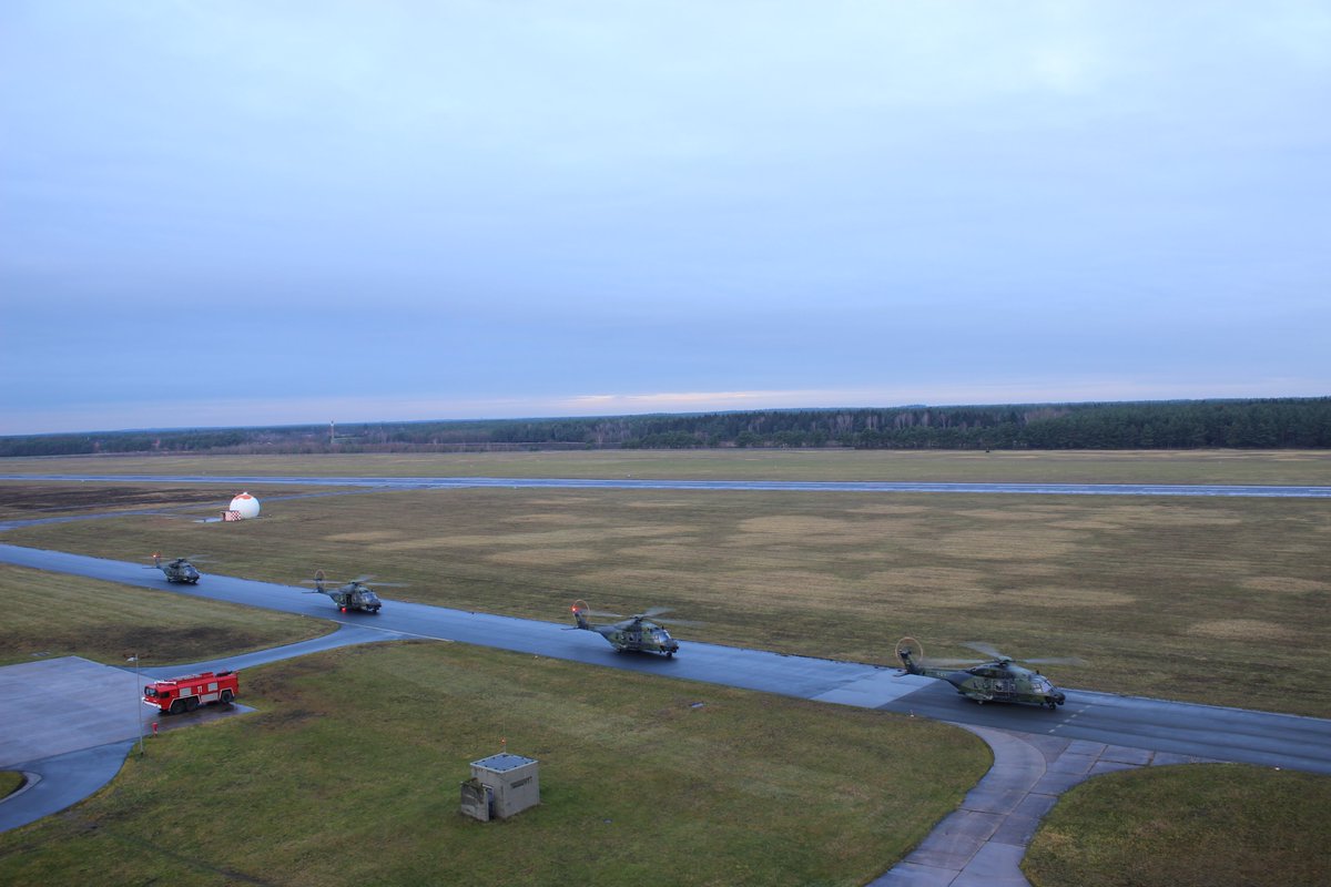 Inspekteur_Heer's tweet photo. #Formationsflug mit Punktlandung! Gratulation an die #Heideflieger und die Flotte #NH90 zur Erfüllung der Jahresausbildungsflugziele! Mit 6.000 h wurde das geplante Soll in 2020 für die gesamte Flotte erreicht. Klasse Leistung! #WIRSINDDASHEER https://t.co/SBKkHvNYwS