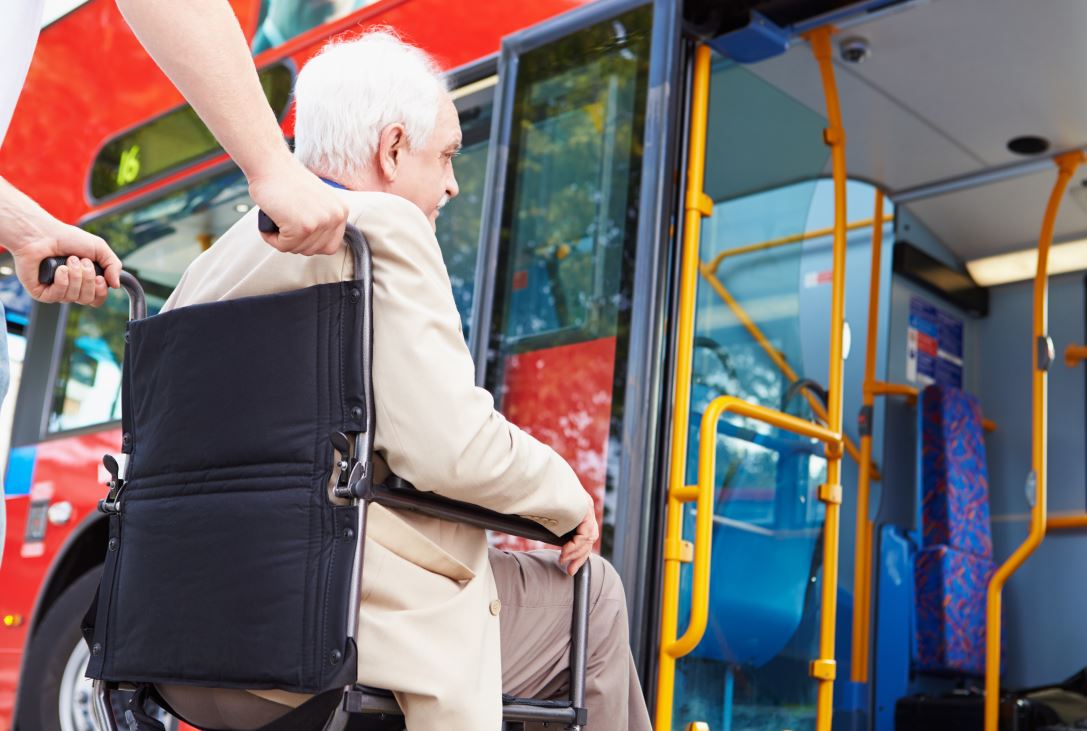 Panteia charts accessible transport for persons with reduced mobility. The aim of this study is to facilitate and increase the distribution of personalised travel information for persons with disabilities and reduced mobility (PRM).
How they did this?bit.ly/3gMBH5E