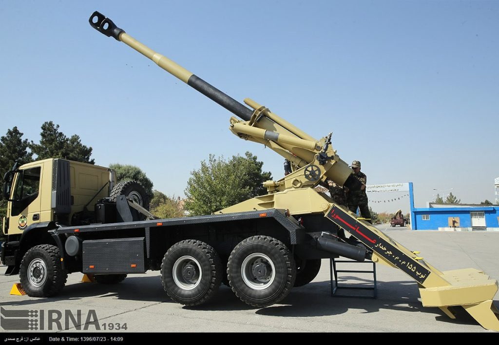 Minor_weapon_'s tweet photo. Ashura
イランが開発した155mm自走砲。GC-45 155mm稲弾砲とIVECO社製のトラックを使用している。本来のGC-45と同じ性能ならば、ベースブリード弾による約40キロの最大射程を持つ。
https://t.co/hU9bhSYYEF