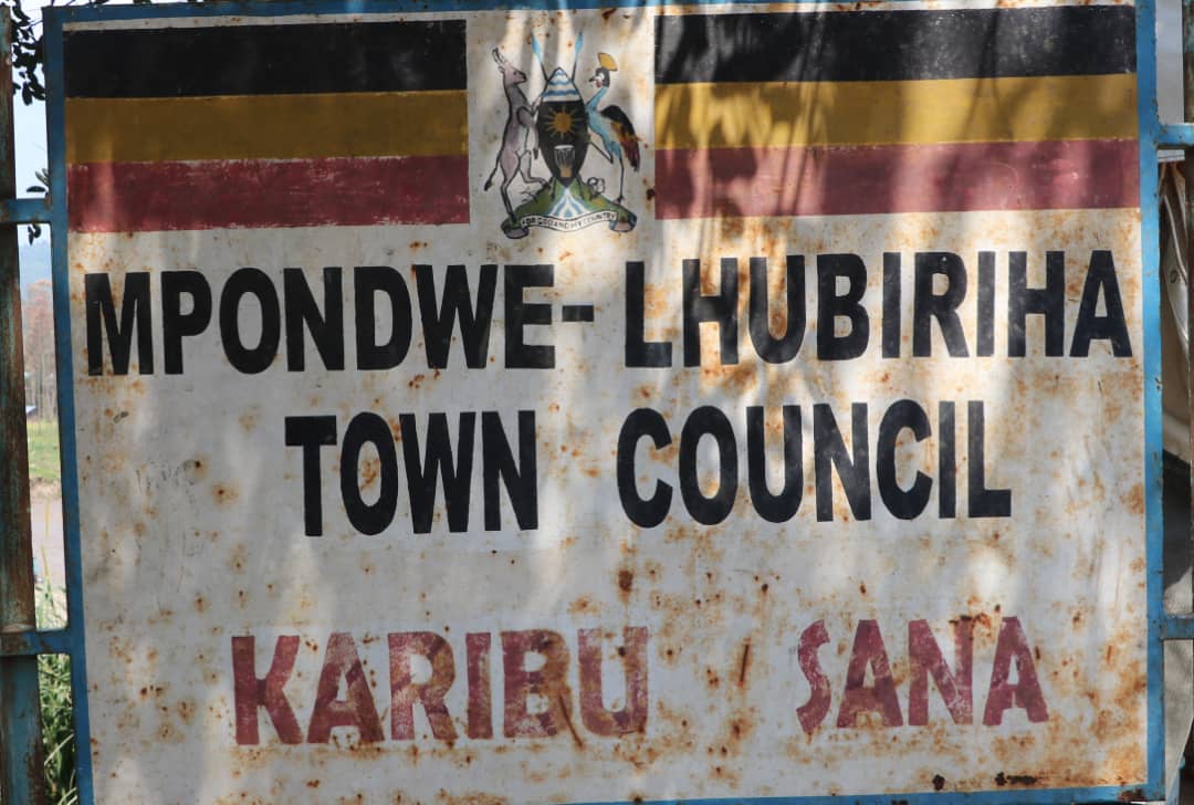 UgandaRedCross's tweet photo. Welcome to Mpondwe border Point. Before you cross into #Uganda, Our Volunteers are happy to screen you for #COVID19 and guide you through the SOPs to ensure you are safe from the Pandemic. #WashYourHands 
#WearYourMask  
#ObserveSocialDistance 
With support from @DRKvorOrt https://t.co/cJ2APLwqCh
