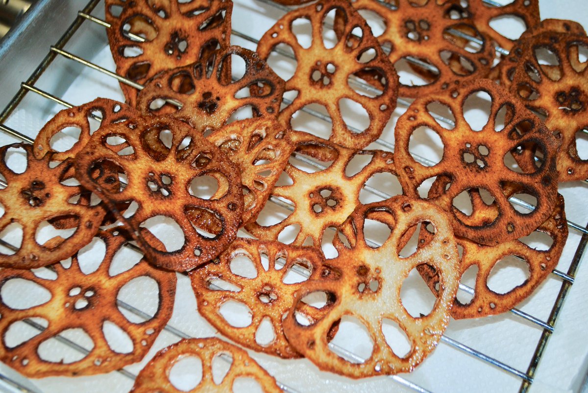 石井有紀子 漫画で描く主婦業 ゆめタウン姫路kcc On Twitter こんばんは いきなり寒いのでキッチンの揚げ油で 暖をとる 紅生姜とり天と唐揚げ 揚げながら飲むのが一番 終わる頃には満腹 坂口先生お子さんにアドバイスいただいたレンコンチップス 少し