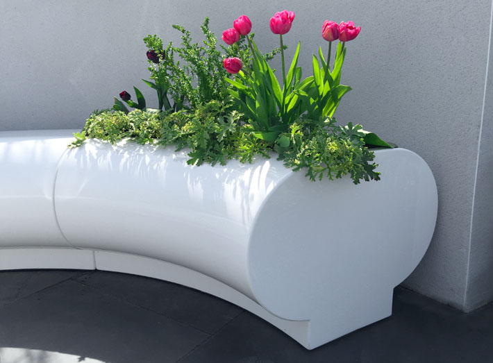 To complement our range of outdoor furniture we've introduced the stylish Halo planter. suigeneris.co.uk/grp_seating/sg… #planter #wellbeing