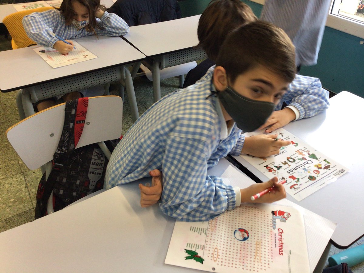 mercedaries's tweet photo. English activities at 3rd.
- Colouring Windows,
- Making wordsearch and crosswords,
- and NextWord online game!
We love English!
#fsf3prim #fsf3pri #racons #tallers #christmasgames https://t.co/Zfr1LUISw9