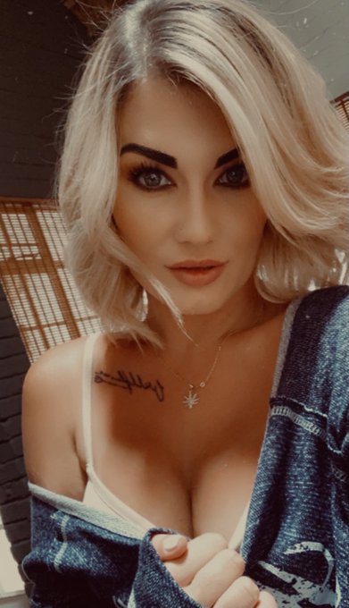 Hi... 💋 https://t.co/3tzV4QevHA<a href="/tag/friskyfriday"class="tags"><span>#friskyfriday</span></a>