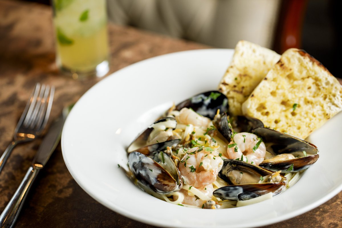 juniperplacesa1's tweet photo. Have you tried our delicious seafood linguine?  We have sourced all ingredients locally which includes  Penclawdd cockles, mussels &amp; king prawns served with garlic ciabatta 🍴
Enjoy Thursday to Sunday at #JuniperPlace 
#Swansea #Cardiff #Restaurant 
https://t.co/RdJoBBR0RY https://t.co/WpqOKIds4w