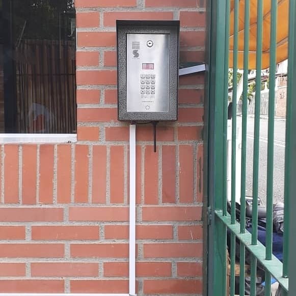 Sonalarm_Elec's tweet photo. Interxomunicador PORLIN GSM CONSOLA instalado en la Urb La Trinidad en Caracas Vemezuela.
#sonalarm #sonalarmelectronic #sonalarmintercom #PORLINGSMCONSOLA #chip #gsm #latrinidad #caracas #venezuela #panama #ecuador #peru #chile #seguridad #comodidad #tecnologia #intercomunicador https://t.co/HnQShm03tW