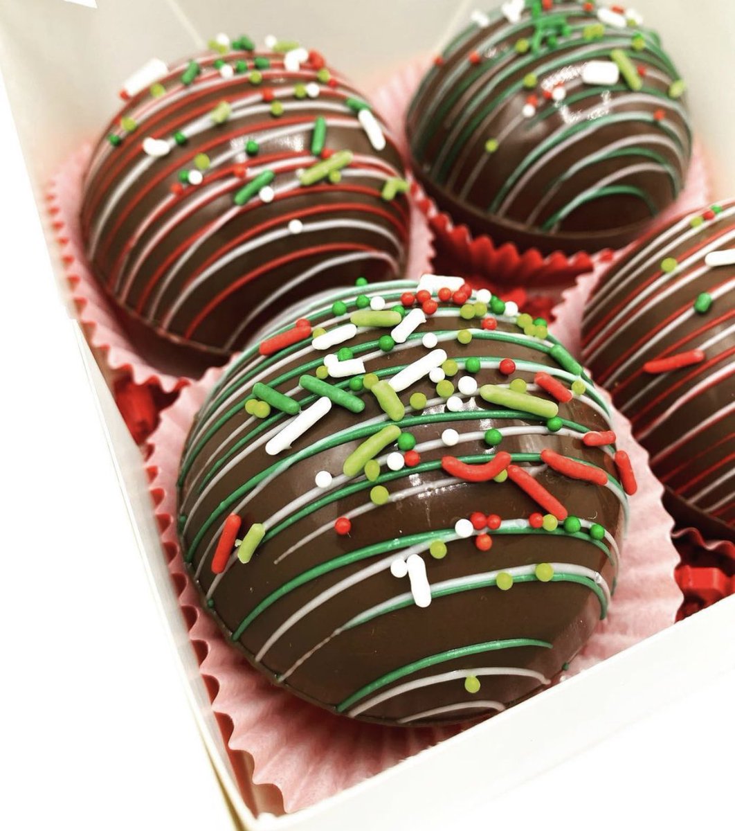 iamelyric's tweet photo. New week, new goal. Thank you all for continuous support. This week we add Hot Cocoa Bombs to our menu. Which are a lot of fun to gift and make ❤️ Here is our favorites menu &amp; if you have any other questions message me or @lyricsdco Place your orders NOW!!! 💕🧁✨RT plssss. https://t.co/zDCP0LkIyv