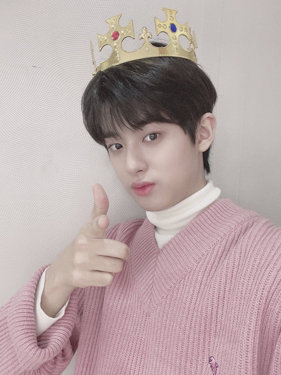 kimminkyu_jp's tweet photo. [💌SPECIAL]
201215 #THESHOW 
ピンク王子 ミンギュのおかげで
1日が甘くなった..💕

#キム・ミンギュ #KIMMINKYU #김민규 https://t.co/VUM4L4kdvO