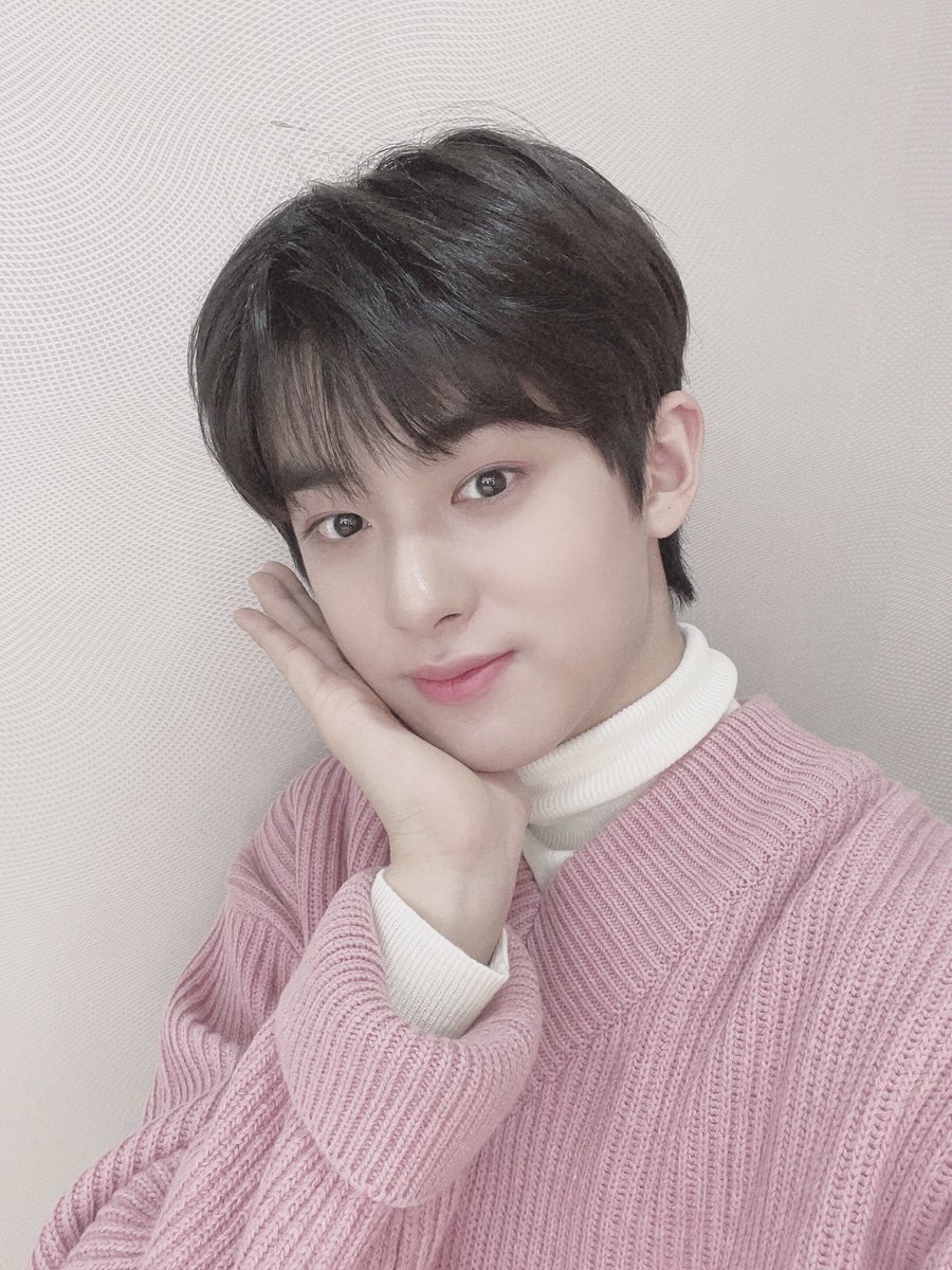kimminkyu_jp's tweet photo. [💌SPECIAL]
201215 #THESHOW 
ピンク王子 ミンギュのおかげで
1日が甘くなった..💕

#キム・ミンギュ #KIMMINKYU #김민규 https://t.co/VUM4L4kdvO