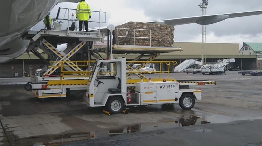 SiginonG's tweet photo. Siginon #Aviation is a world-class ground handler that caters for #cargo that is; general, #perishables, #pharma &amp; motor vehicles. 
Siginon Aviation is your best bet for a safe, secure and optimally operating #groundhandler. Find out more on; corporate@siginon.com
#PoweringTrade https://t.co/zvLupglfek