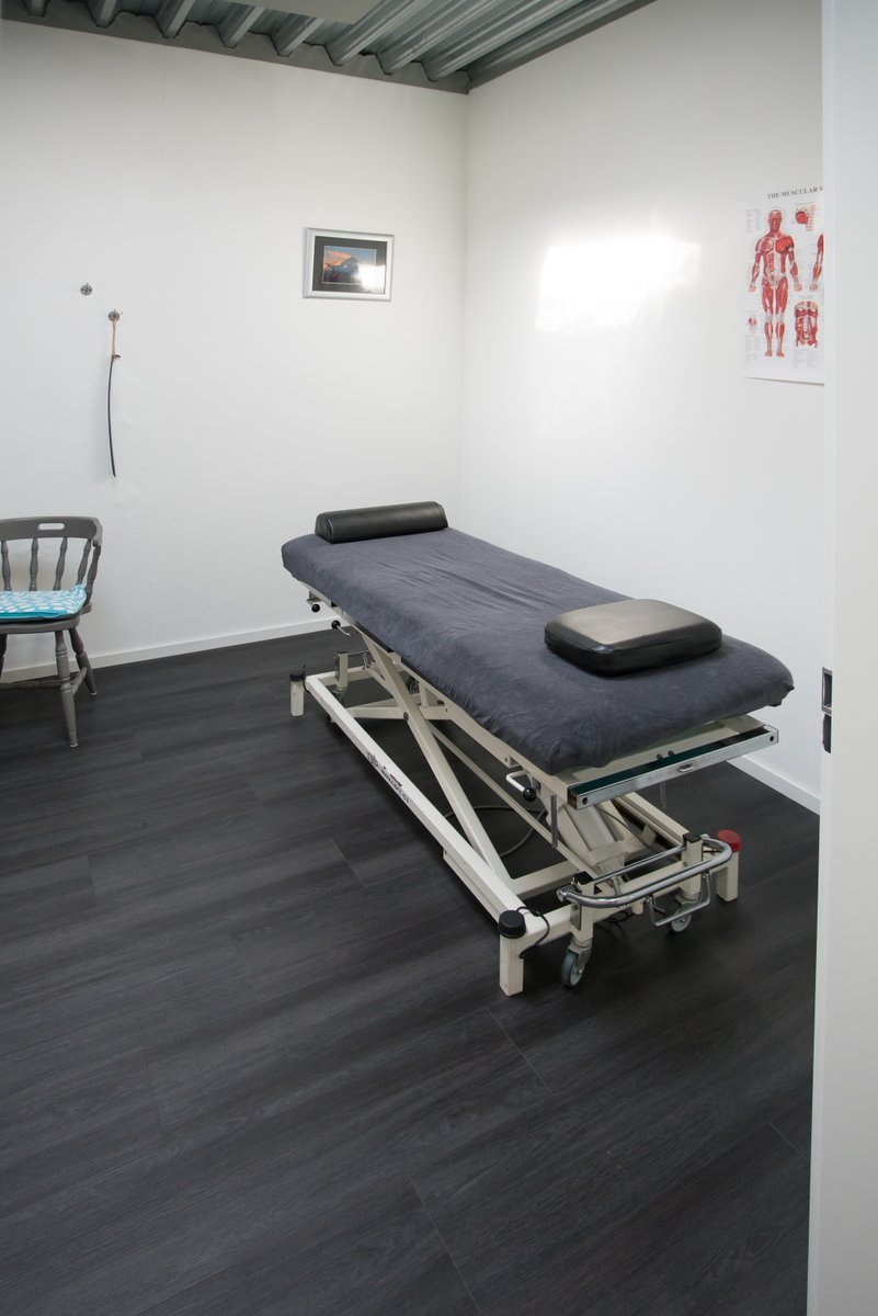 Fluitetuit's tweet image. Links de praktijkruimte vd fysiotherapeut. Rechts de praktijkruimte vd Osteopaat.

Wat is’t verschil ?

De Osteopaten hebben vandaag hun deuren kunnen sluiten. Pure willekeur ? Kan iemand dit uitleggen ?

@Minpres @MinVWS @ministerieJenV #BNR #Covid #Osteopaat #Nieuwsuur #Corona