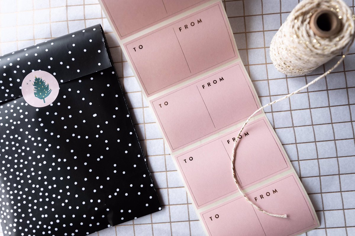 Al kerstkaartjes en stickers voor de kerstcadeau’s in huis? Ik bezorg gratis over het hele eiland! 🥳 
Bestel via bylaura-terschelling.nl en ik pak het leuk voor je in 🎄 #Terschelling #kerst #kerstkaartjes #cadeaus