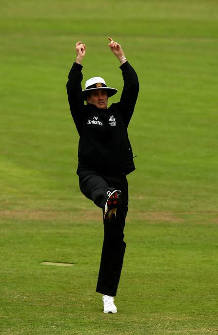 Best Umpire? Billy Bowden    Simon Taufel