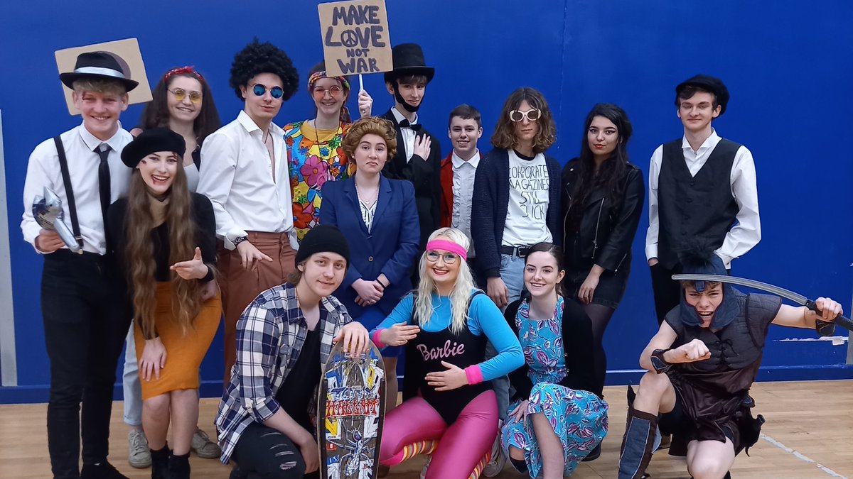 Cedars6th's tweet photo. Awesome effort from sixth formers celebrating Time Warp Tuesday on Day 2 of Help Week! @Cedars_Upper @SV_CedarsUpper https://t.co/9QCZkrrcR7