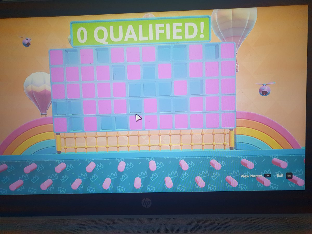 Kazzerdam's tweet photo. @FallGuysGame Okay, a few bugs already. This photo plus no crown rewards and no levelling system showing besides crown levels. https://t.co/3Cuea0EQMT