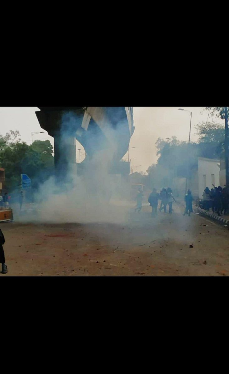 ArihaNadim's tweet photo. ,,,😶😶😶😶😶

#15DecJamiaAttack https://t.co/O0wwT4mkac