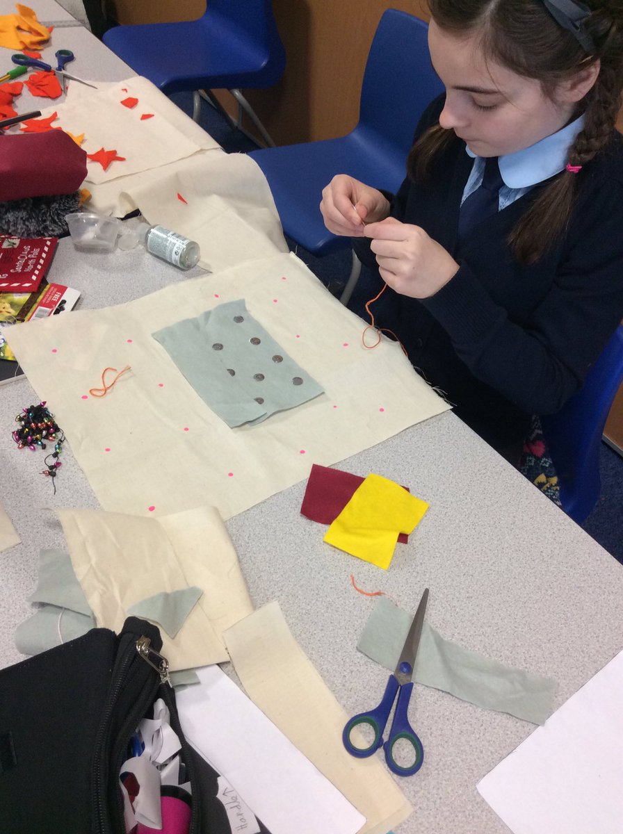 OSJ_Y5M's tweet photo. Bag making! 👜💼 https://t.co/qBVj73hJ8R