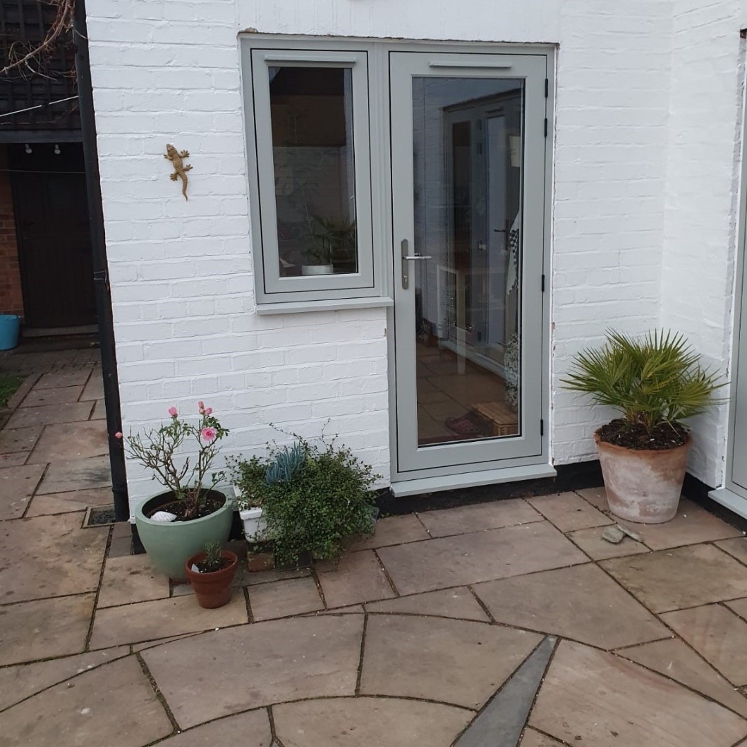 nott_win's tweet photo. @residence9 R7 Flush casement window and door in the colour Painswick. 

#Nottingham #derby #Leicester #Upvc #composite #R7 #R9 #timberalternative #flush https://t.co/L37gLOVHqM