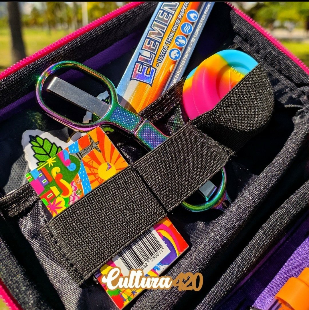 Cultura420br's tweet photo. Kit @PuffLifeBR Colors Premium 🏅
⠀
LIMITADÍSSIMOS 💥
⠀
O kit Colors Premium conta com um mix lindo de cores e esta equipado só com assessórios braaaabos 🤩
⠀
⠀Valor 💸 R$ 249,90

#cultura420 #4i20 #seda #squadafum #oilslick #kit #pufflife #piteira #umdois #cana https://t.co/lpjFEd1OGi