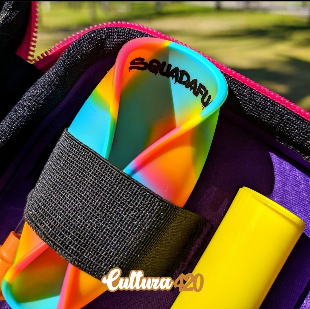 Cultura420br's tweet photo. Kit @PuffLifeBR Colors Premium 🏅
⠀
LIMITADÍSSIMOS 💥
⠀
O kit Colors Premium conta com um mix lindo de cores e esta equipado só com assessórios braaaabos 🤩
⠀
⠀Valor 💸 R$ 249,90

#cultura420 #4i20 #seda #squadafum #oilslick #kit #pufflife #piteira #umdois #cana https://t.co/lpjFEd1OGi