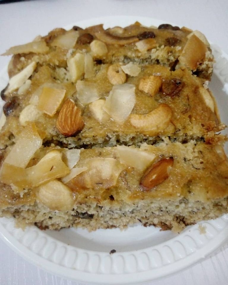 Healthyfill_Ng's tweet photo. Have you had our Nut-ty Banana Cake yet?.. you should 😍😍, if you haven't.
It's so delicious, rich in fruits and nuts.. Handmade with love and care especially for you ❤️💖
#appetizers #meals #desserts
#loveandlife #gifts #cakes #christmasideas #Christmasgifts https://t.co/7hFOpOBajP