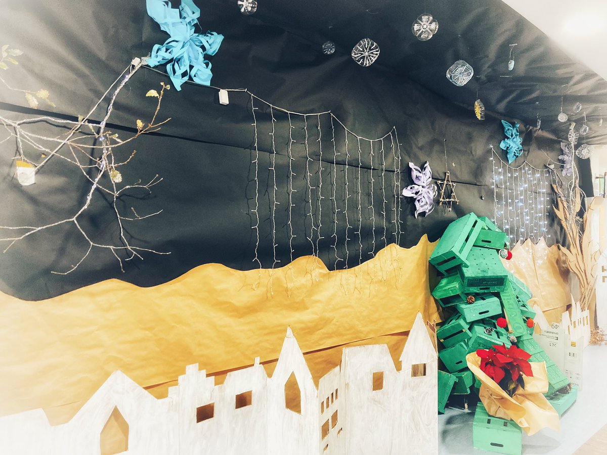 EscolaOlivera's tweet photo. L’Olivera s’il•lumina per festejar el final de trimestre 🎄💫🌟#il•luminemvolpelleres #femescola #fembarri @AMPA_OLIVERA https://t.co/5dytOvjg6E