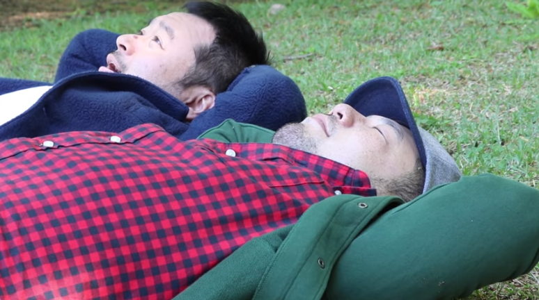 人気動画3番目は「桜の雨」のプロモーション映像。「いつかさくら通りで」の映像と併せて

本当に心に染み入る歌です。
今年一年で色んなことが変わり、突然会えなくなることもままならないので、伝えたいことは伝えておきたいですね
ラストがつらい

youtube.com/watch?v=-3IlUm…