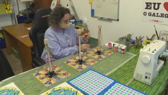 merygaliacho's tweet photo. En @AQHT_TVE nos ponemos jugones para saber el trabajo q hay detrás de la creación de los juegos de mesa♟️🎲🃏El sector vive su época dorada y busca q pasemos buenos ratos frente a una mesa Gracias a #Brazolinda @Chafaris_  @asociacionludo @DevirIberia @zacatrus 9,30h en @la2_tve https://t.co/7xjoc00VcS
