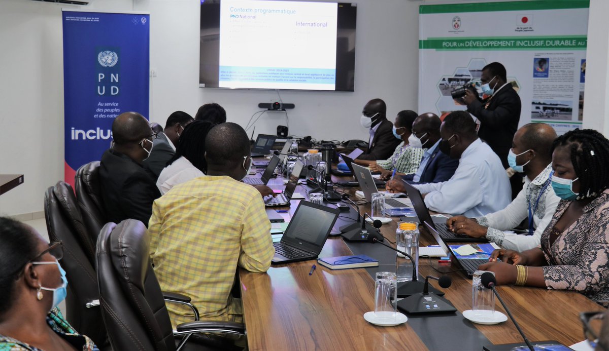 A l'ouverture des travaux, #Paneto Bèguèdouwè, #SG ministère auprès du <a href="/PresidenceTg/">Présidence Togolaise/Togolese Presidency</a> chargé de la Planification du développement &amp; de la Coopération, a salué les progrès réalisés pour l'atteinte des objectifs du #DeveloppementDurable &amp; du @TogoPnd malgré la pandémie du #COVID19